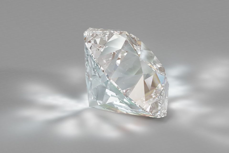鑽石等級VS鑽石價格表，鑽石顏色等級怎麼分，一克拉價格走勢懶人包！